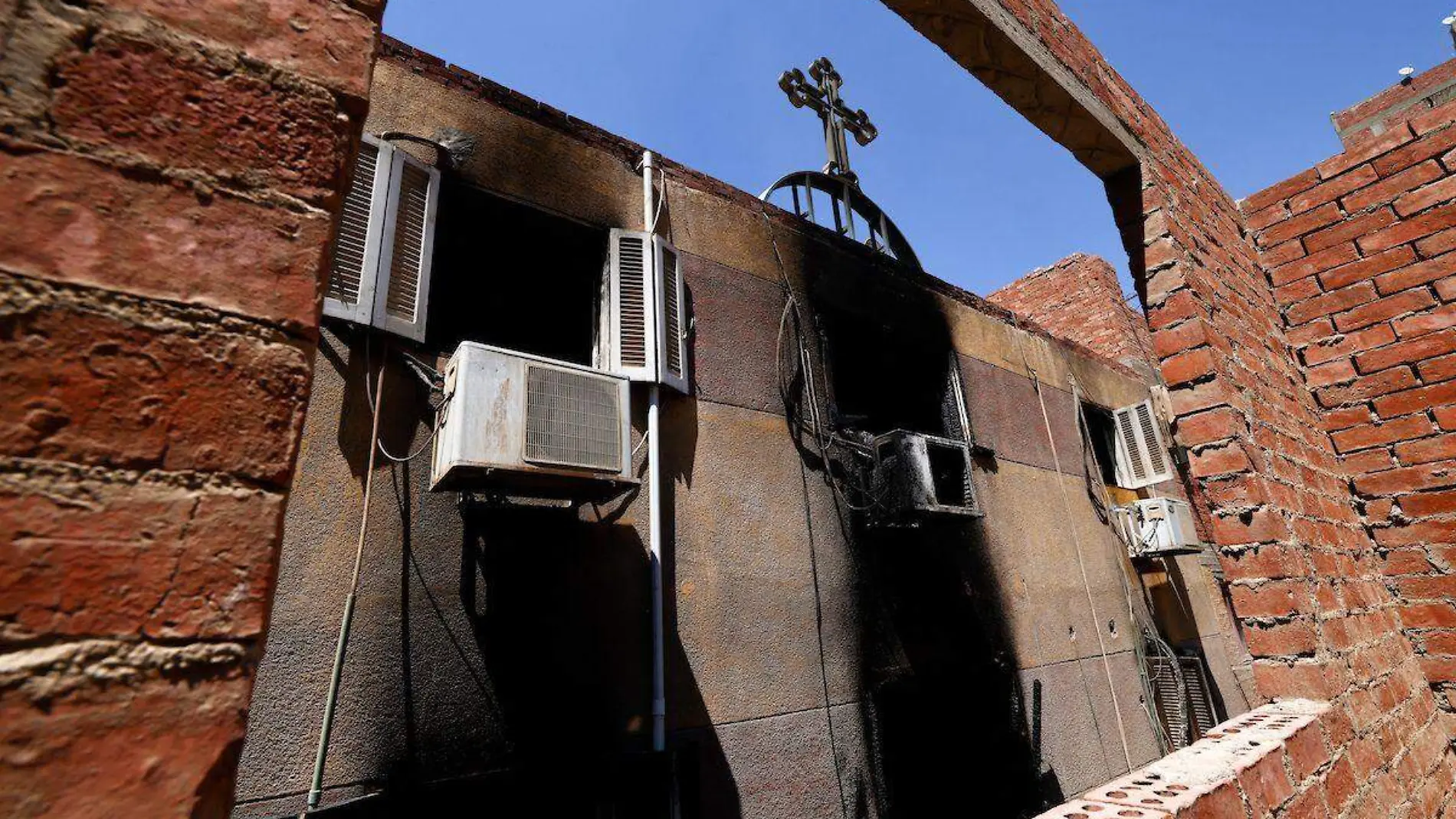 Incendio en iglesia de El Cairo, Egipto, deja decenas personas muertas y lesionadas